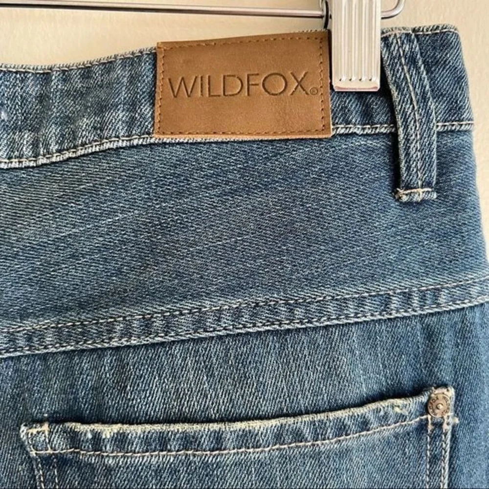 WILDFOX Baggy Crop Distressed Jeans Size 26